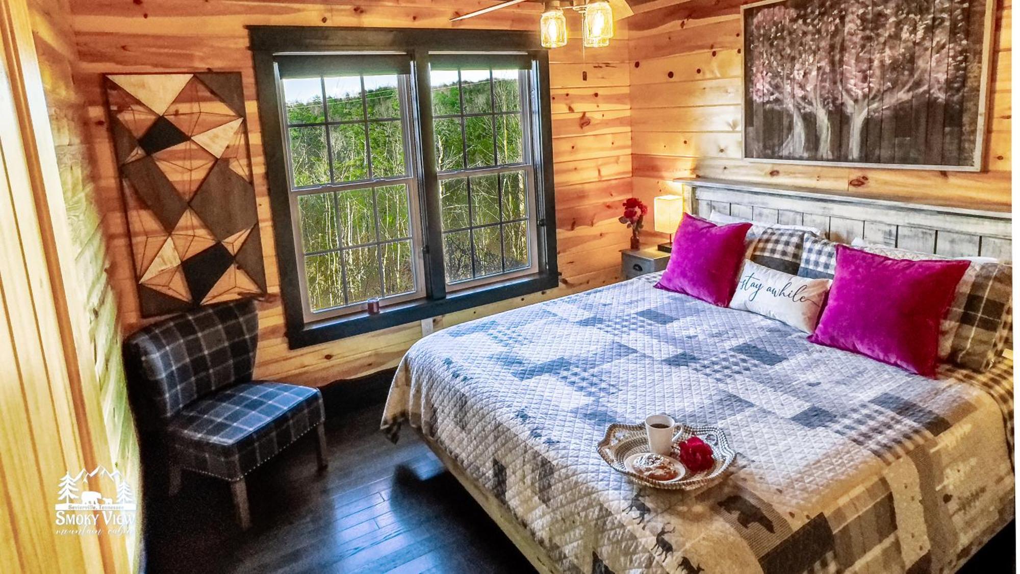 Luxurious 6 Bed 5 Bath Cabin Amazing Location & Privacy! -4 Miles To Gatlinburg & Pidgeon Forge-Hot Tub-Fireplace-King Suits-Deck-Grill-Free Parking For 8 Vehicles-Firepit-Full Kitchen-"Smoky View Cabin" Sevierville Εξωτερικό φωτογραφία