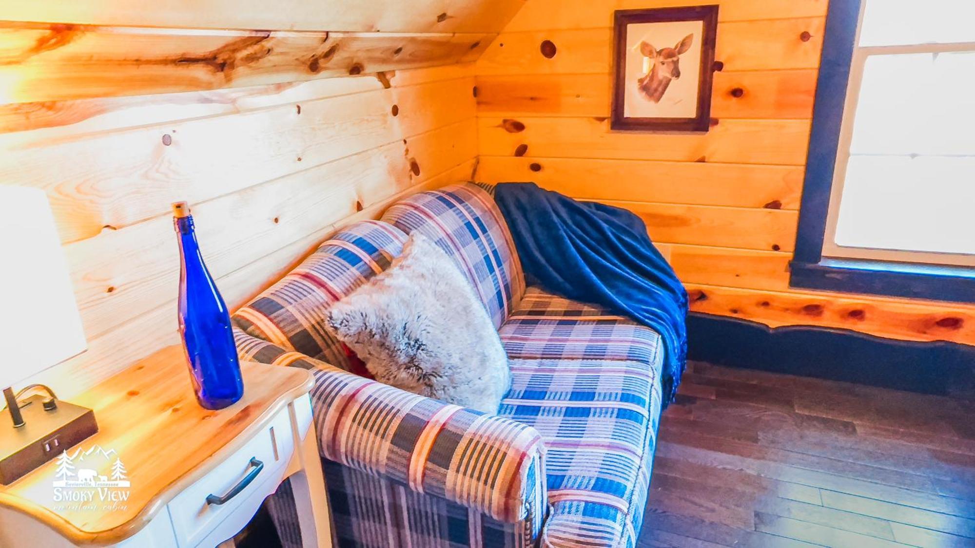 Luxurious 6 Bed 5 Bath Cabin Amazing Location & Privacy! -4 Miles To Gatlinburg & Pidgeon Forge-Hot Tub-Fireplace-King Suits-Deck-Grill-Free Parking For 8 Vehicles-Firepit-Full Kitchen-"Smoky View Cabin" Sevierville Εξωτερικό φωτογραφία